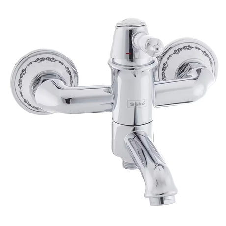 Kromirana jednoručna baterija zidna miješalica za kadu SIKO Provence u retro dizajnu s preklopnikom skrivenim u izljevu.