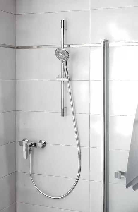 Kromirana ručna tuš slušalica SIKO promjera 115 mm s prebacivanjem između 3 mlaza tipkom.