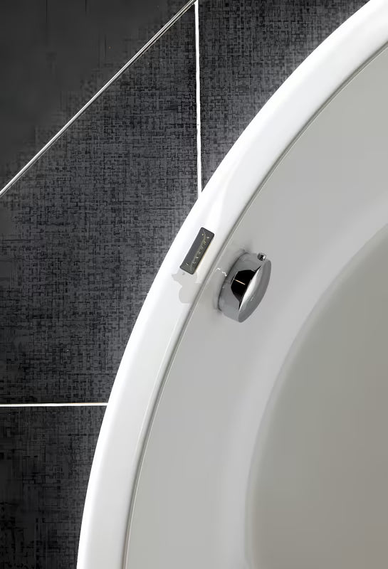 Kromirani odljevno preljevna garnitura za kadu duljine 70 cm između preljeva i odvoda s metalnim upravljačkim kotačićem.