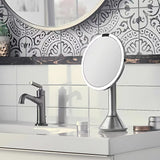 Kozmetičko ogledalo Simplehuman Dual Touch od brušenog nehrđajućeg čelika s Tru-lux LED osvjetljenjem i povećanjem 5x.