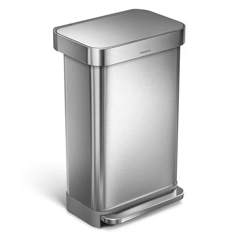 Pedalna kanta za otpad Simplehuman 45 l od brušenog nehrđajućeg čelika s tihim zatvaranjem poklopca.