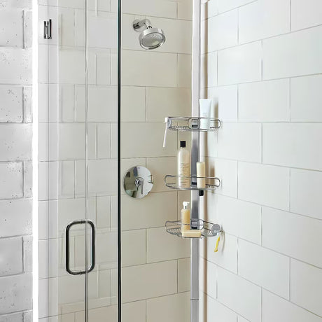 Podesiva tuš šipka Simplehuman Shower caddy sa žičanim policama za kutnu ugradnju od nehrđajućeg čelika.