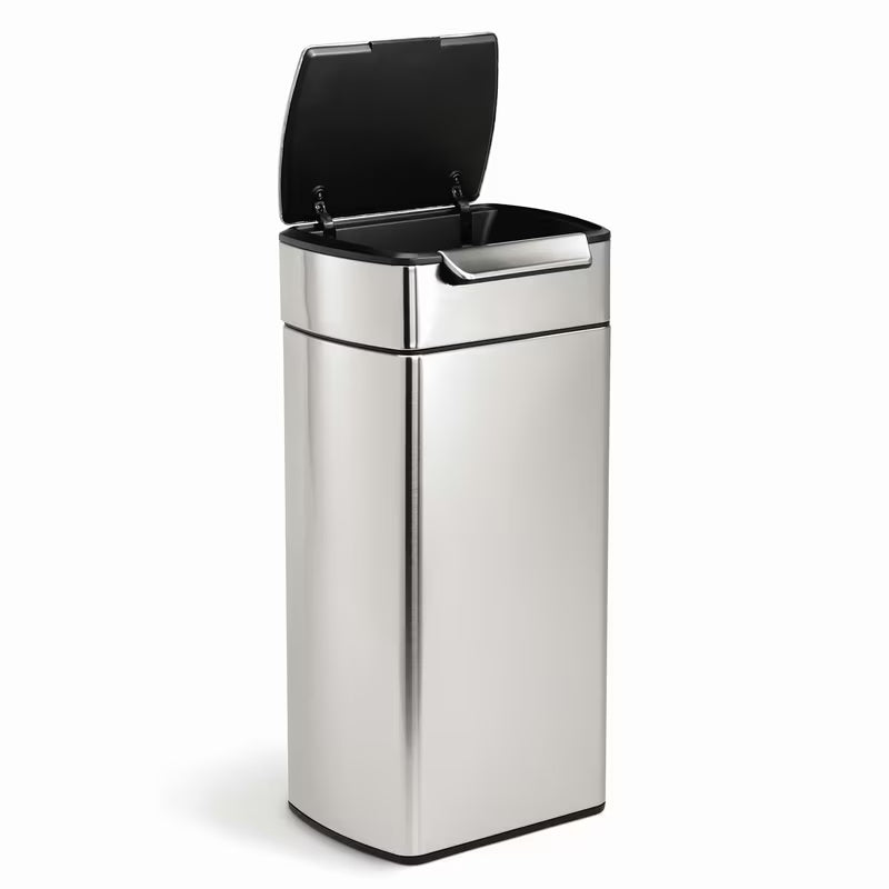 Senzorska kanta za otpad Simplehuman Touch-bar bin u mat izvedbi od nehrđajućeg čelika s uskim kućištem.