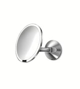 Zidno kozmetičko ogledalo Simplehuman Wall s Tru-lux LED osvjetljenjem u sjajnoj čeličnoj izvedbi.