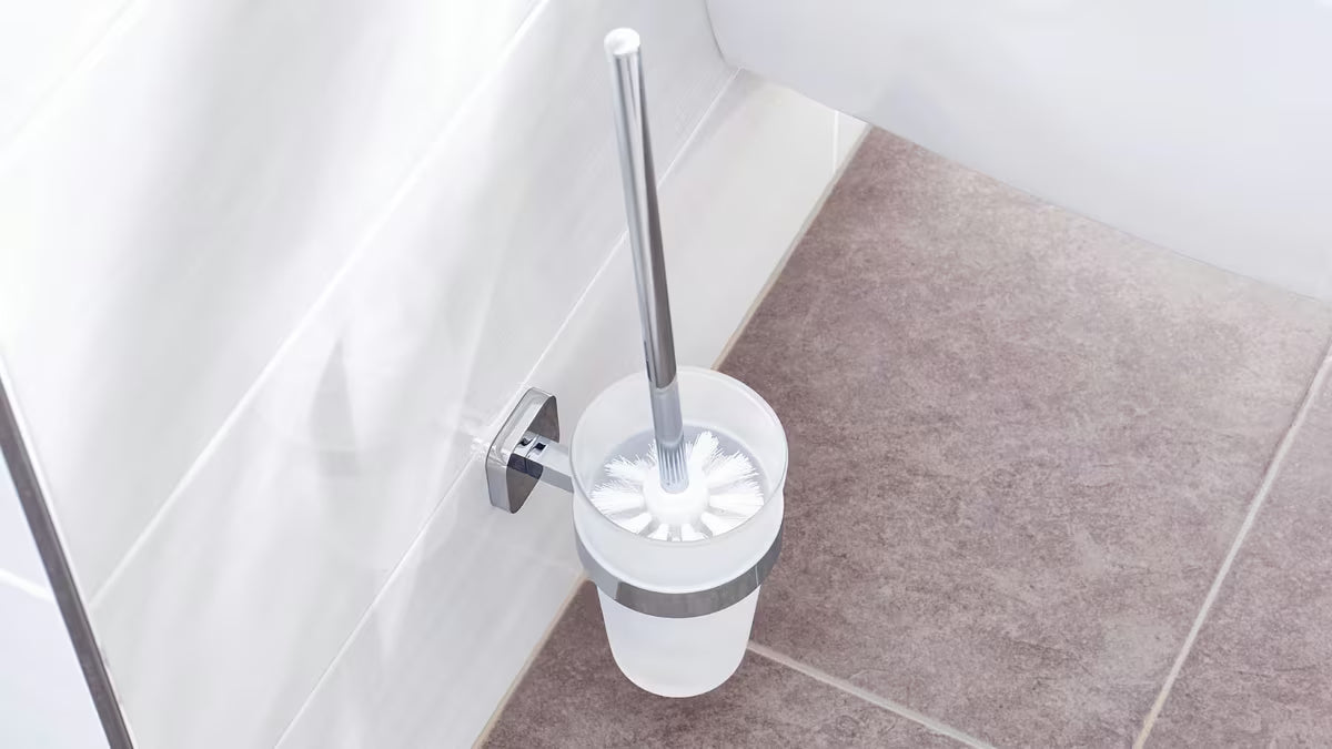 Kromirana zidna ČETKA za Wc Tesa Elegaant s matiranom staklenom posudom i montažom bez bušenja.