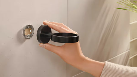 Tesa Moon Black držač čaše za četkice za zube u mat bijeloj boji sa satiniranim staklom