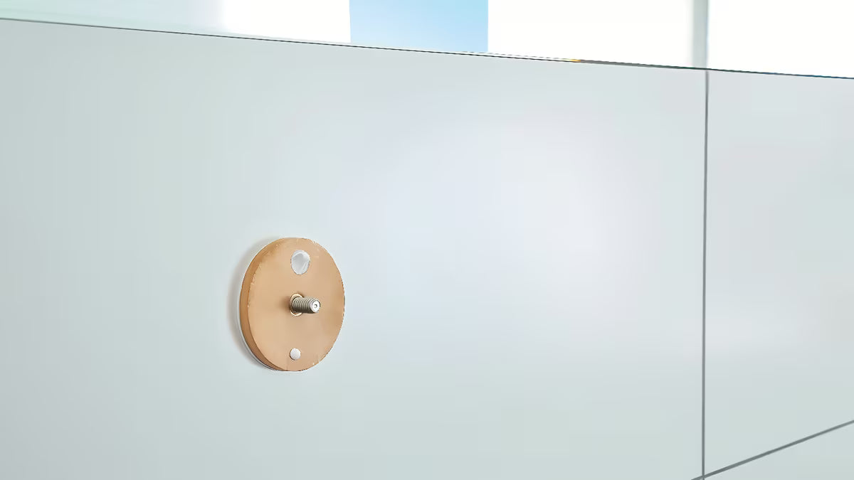 Zidni kukica Tesa Moon od brušenog čelika pro za ručnike i ogrtače, s montažom bez bušenja