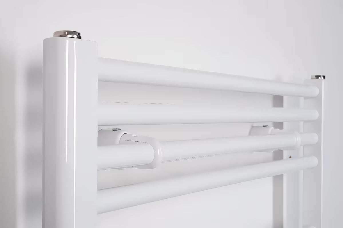Bijeli kombinirani cijevni radijator Thermal Trend KD 75x185 cm za kupaonicu.