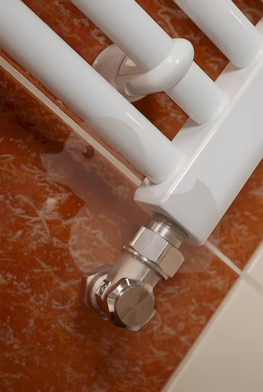 Bijeli kombinirani cijevni radijator Thermal Trend KD 60x132 cm prikladan za kupaonicu