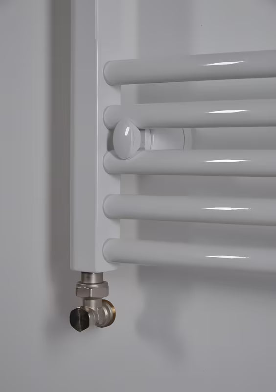 Bijeli kombinirani cijevni radijator Thermal Trend KDO 45x98 cm za kupaonicu.