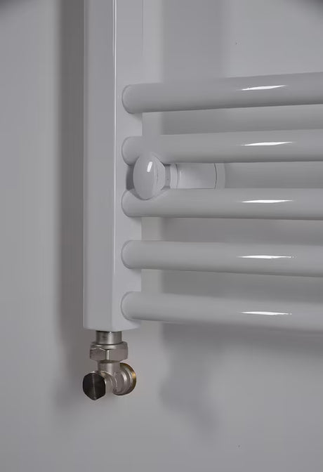 Bijeli kombinirani cijevni radijator Thermal Trend KDO dimenzija 75x185 cm, prikladan za kupaonicu.