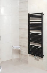 Kombinovaný radiátor Thermal Trend Kh 60x133 cm v černo-matném provedení s prohnutými šprclemi.