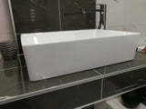 Bijeli četvrtasti umivaonik na ploču Triomini Slim od tanke keramike, 55 x 39 cm
