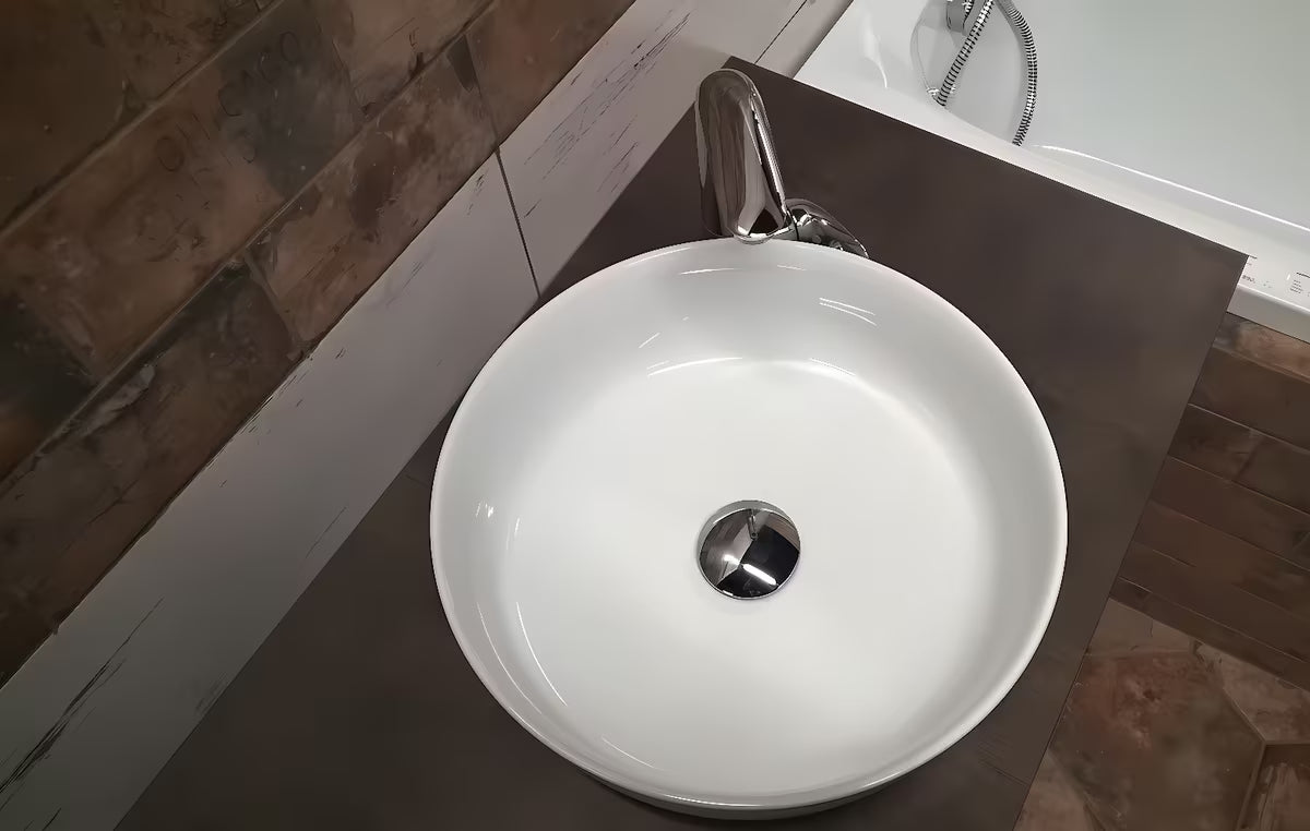 Bijeli umivaonik na ploču SIKO Triomini Slim od tanke keramike 38,5x38,5 cm bez preljeva