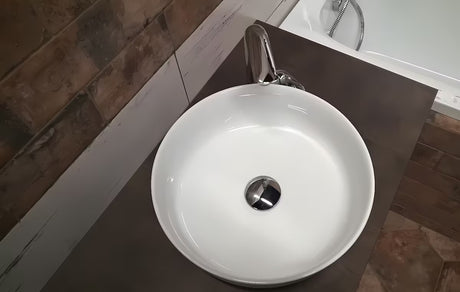 Bijeli umivaonik na ploču SIKO Triomini Slim od tanke keramike 38,5x38,5 cm bez preljeva