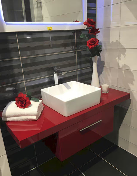 Bijeli umivaonik na ploču Triomini Slim od tanke keramike, izvedba bez preljeva.