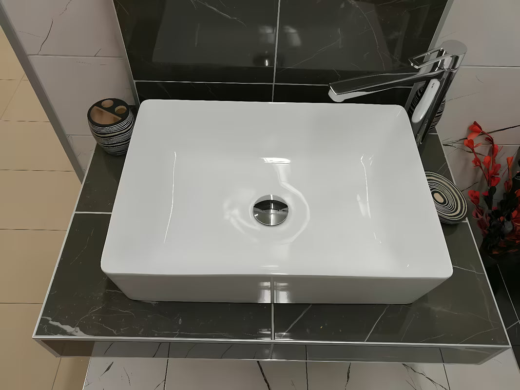 Bijeli četvrtasti umivaonik na ploču Triomini Slim od tanke keramike, 55 x 39 cm