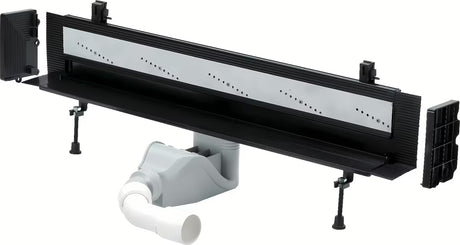 Crni tuš kanalica Viega Advantix Vario s uskim odvodnim prorezom i podesivom duljinom 30–120 cm.