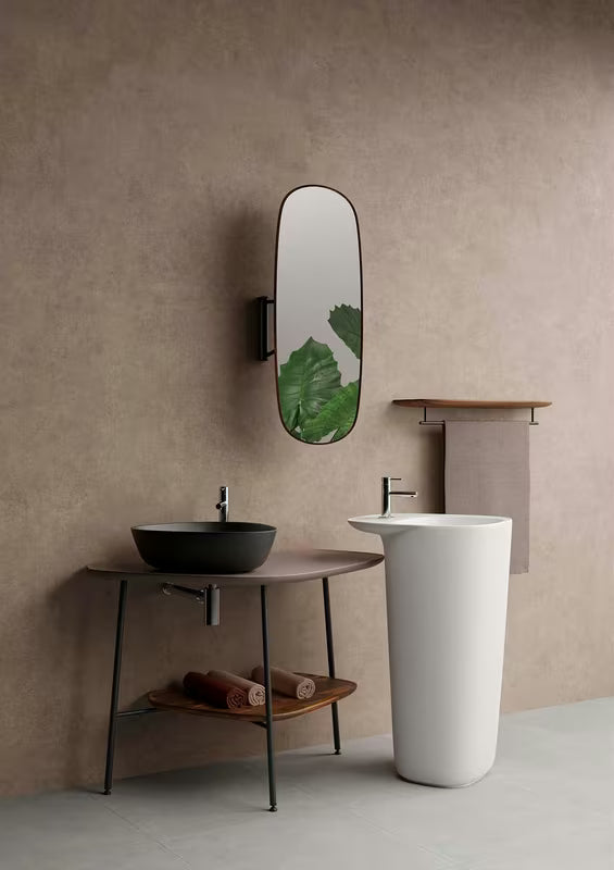 Crna mat umivaonik na ploču Vitra Plural 47 x 40 cm trokutastog oblika