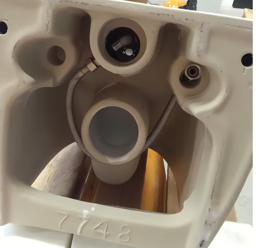 Viseća WC Školjka vitra Shift u bijeloj boji s bide mlaznicom bez sustava za ispiranje