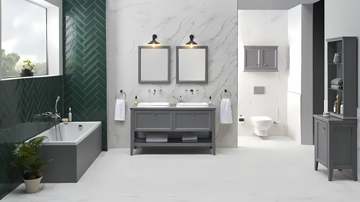 Viseća WC Školjka vitra Valarte u bijeloj boji s Rim-ex izvedbom bez sustava za ispiranje i skrivenim pričvršćenjem.