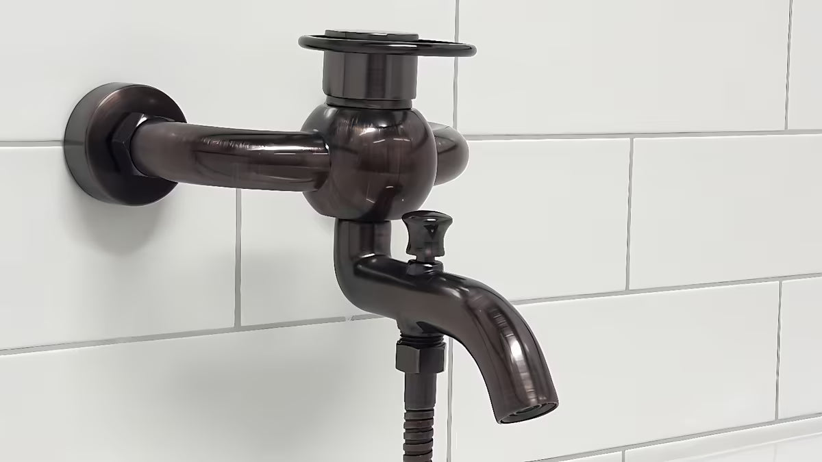 WF Industrial jednoručna baterija zidna miješalica za kadu s tuš setom u završnoj obradi uljem trljana bronca dark-metal.
