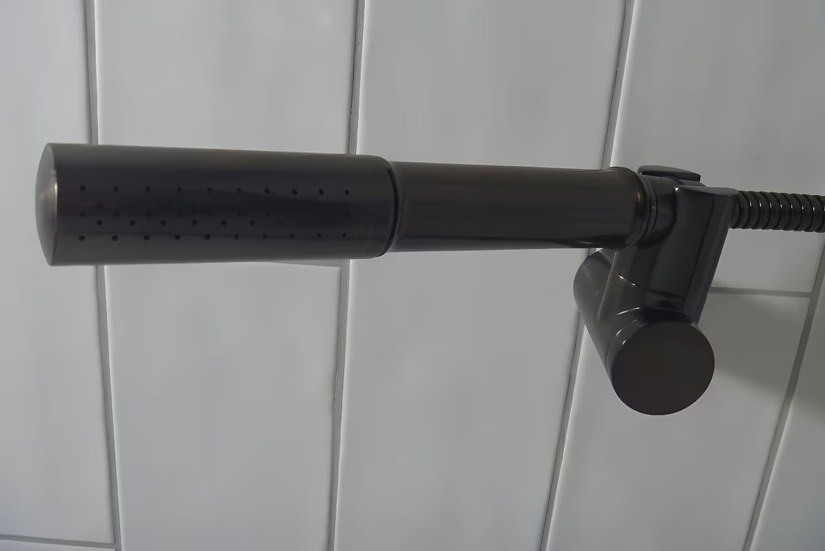 WF Industrial jednoručna baterija zidna miješalica za kadu s tuš setom u završnoj obradi uljem trljana bronca dark-metal.